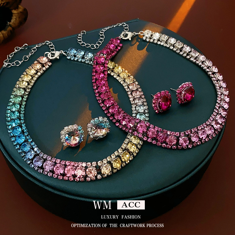 Pendientes cuadrados con incrustaciones de diamantes, collar, temperamento de lujo ligero de nicho, pendientes de alta gama, cadena de clavícula, joyería de vestido elegante de moda
