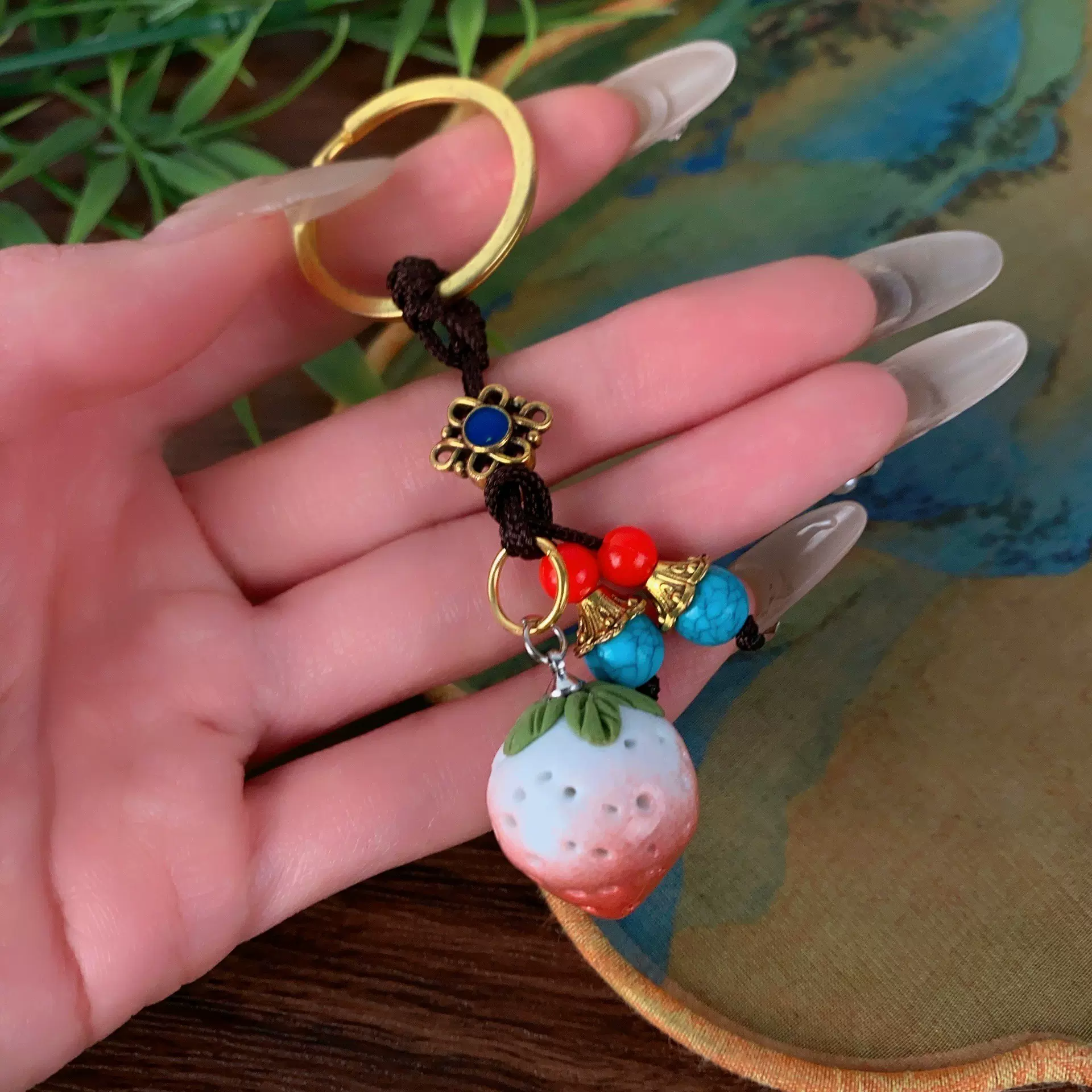 袁小红小清新草莓瓷珠编织包包挂件钥匙扣民族文创夜市摆摊小饰品