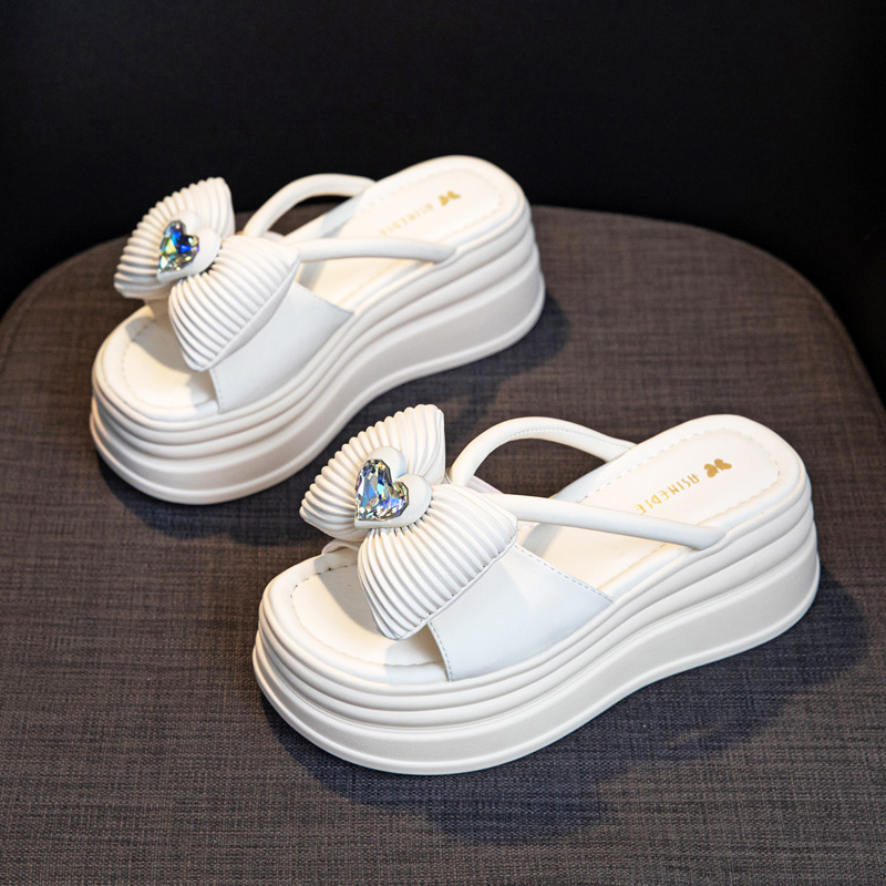 Fashionable women's slippers platform