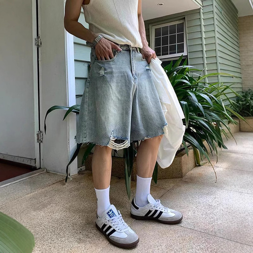Vintage American style retro brand summer worn-in water-washed hole denim short men cool casual loose five-pocket pants for men