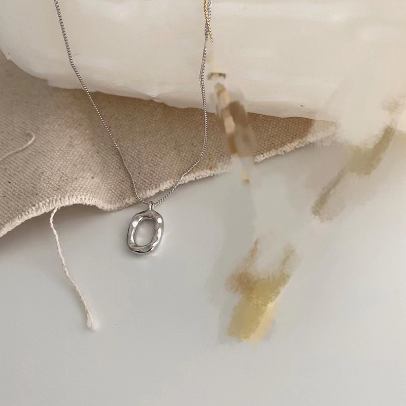 Estilo emocionante ~ primavera y verano combinación de fósforo blanco ins collar de alto grado de las mujeres Luz de lujo arco nicho diseño cadena de clavícula