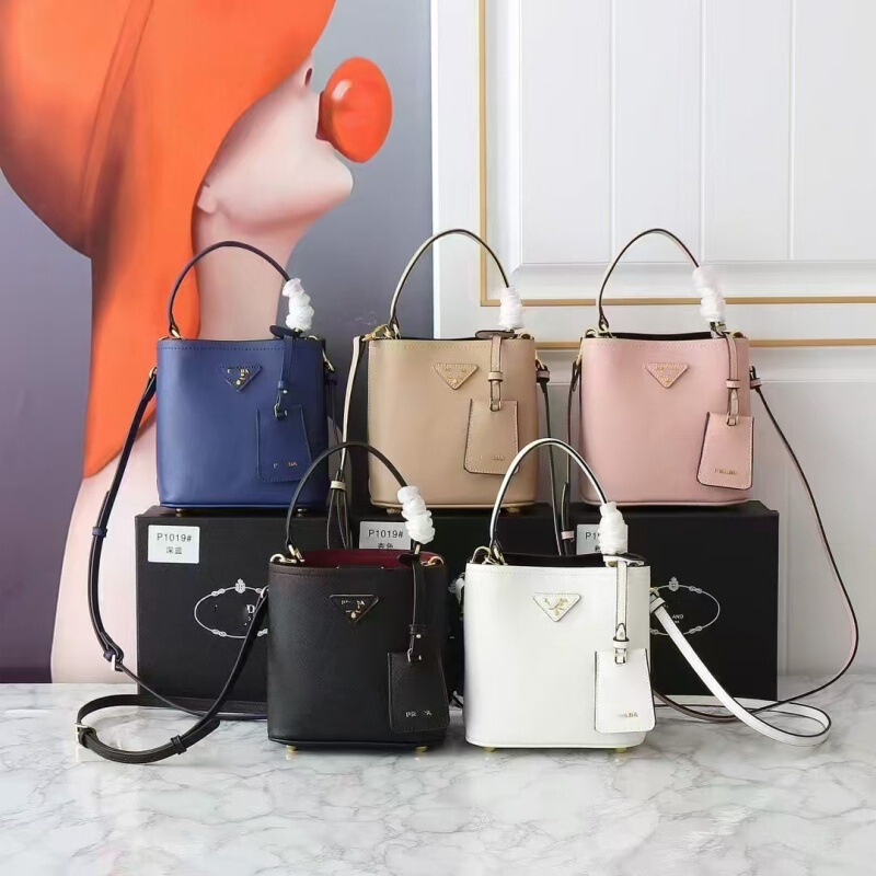 2025 new stylish and versatile cross-grain leather triangular logo large-capacity tote bucket bag, shoulder bag, and crossbody bag for women 2025 new stylish and versatile cross-grain leather triangular logo large-capacity tote bucket bag, shoulder bag, and crossbody bag for women