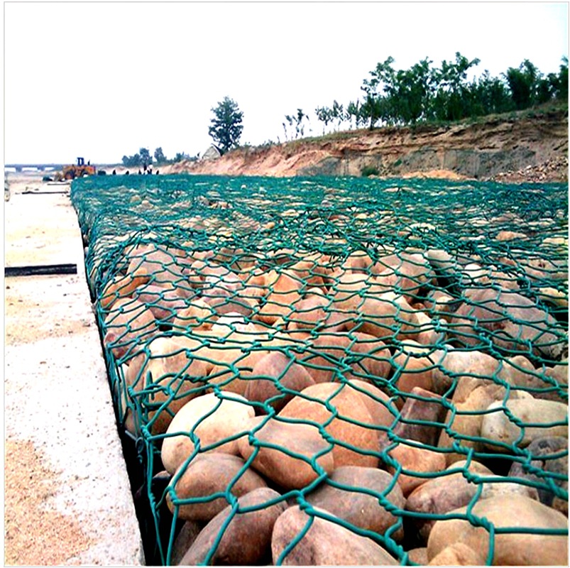 山体绿化六角形铁丝挂网镀锌铁丝网卷式镀锌铁丝网河道防护石笼网