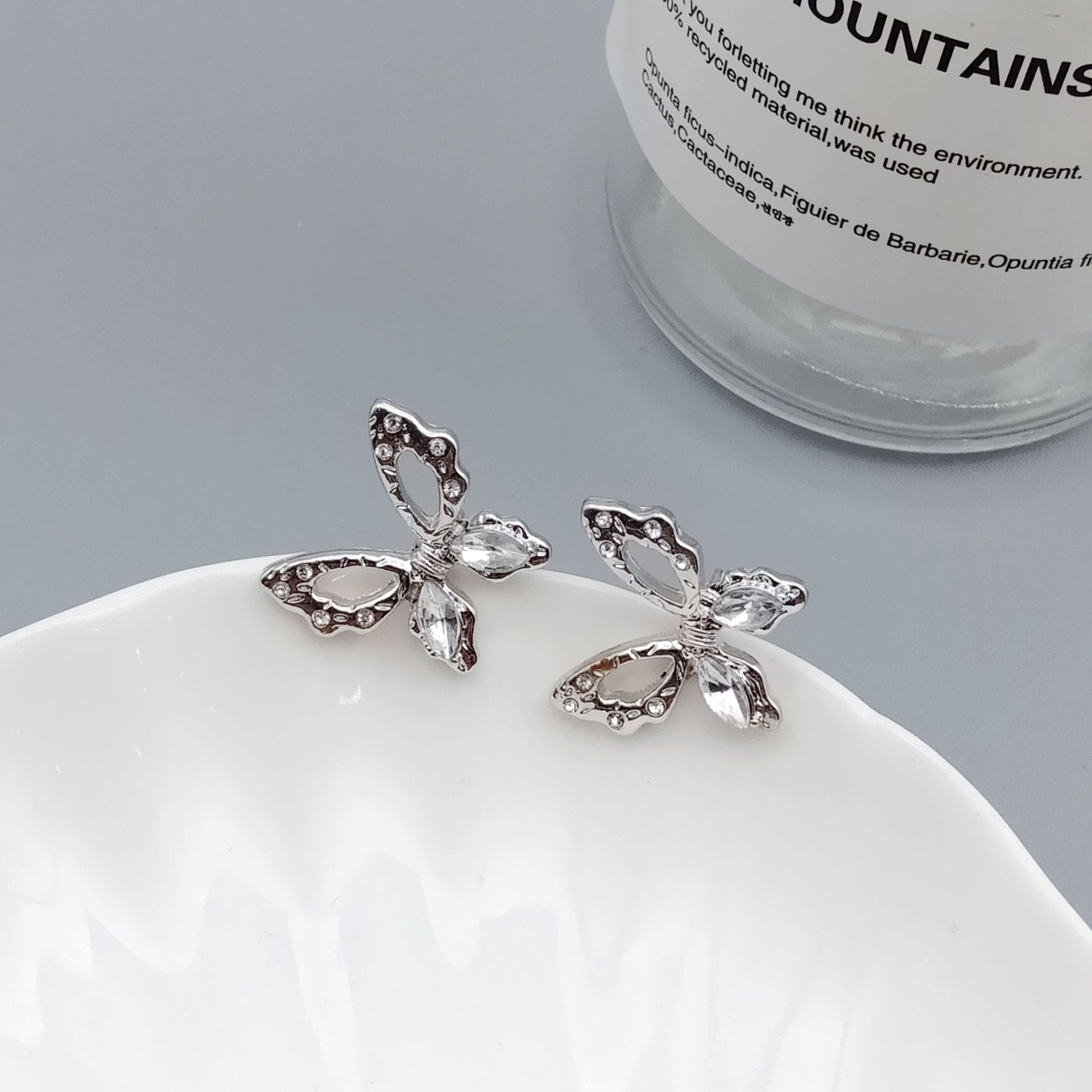 1 Pair Simple Style Butterfly Alloy Inlay Rhinestones Women's Ear Clips Ear Studs display picture 5