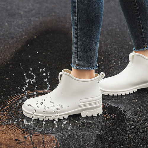Cross-border fashion rain boots for men's outerwear, Korean style, versatile couple's model, slip-resistant rain boots with thick soles, comfortable, slip-resistant kitchen shoes for women.