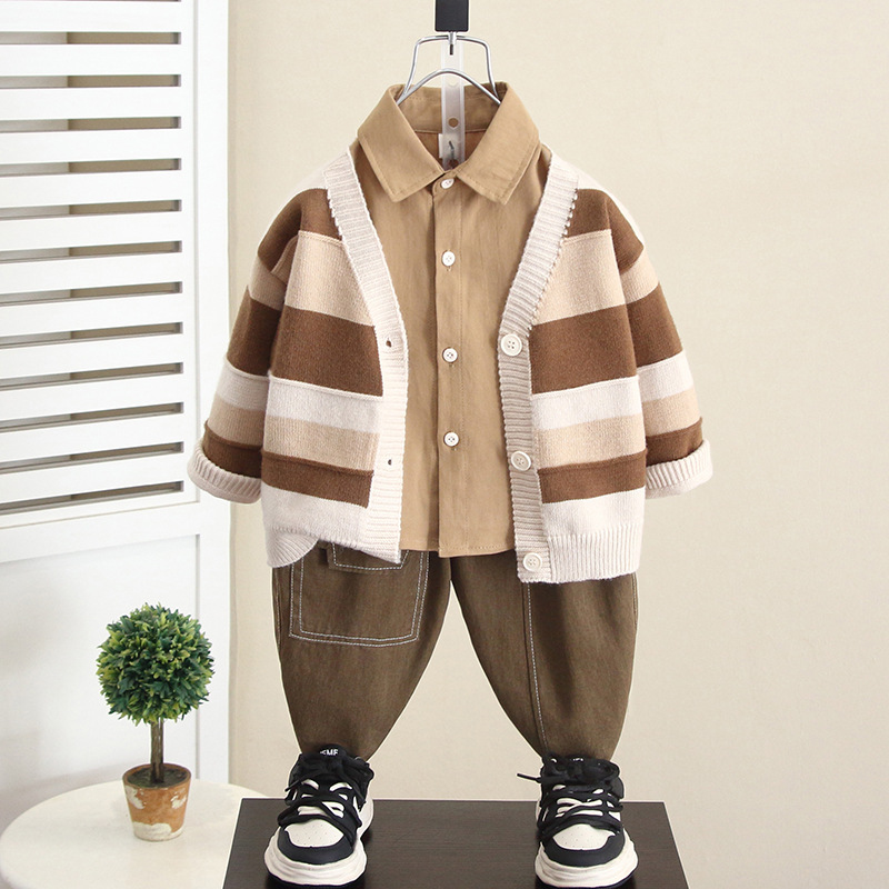 6229 juego de ropa de otoño para niños 2025 nuevo cardigan a rayas para niños abrigo de tres piezas juego de primavera y otoño para bebés coreanos