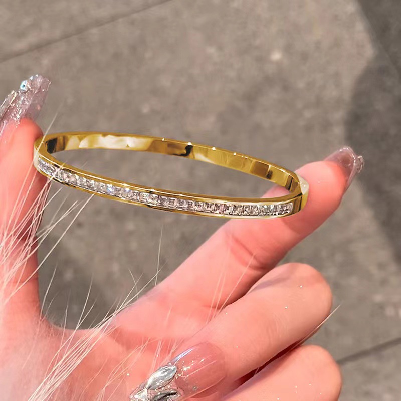 Single row diamond baby's breath bracelet - gold