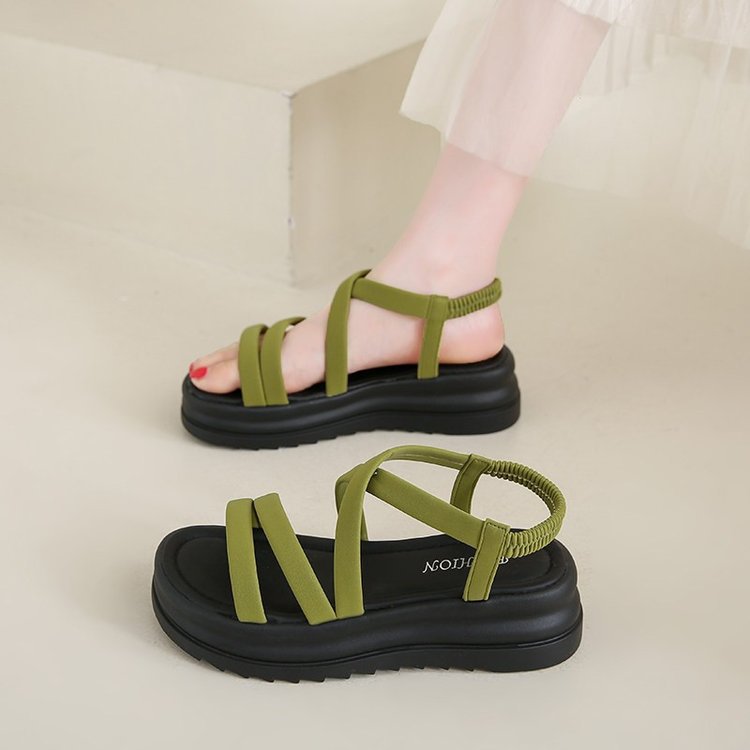 Sandalias romanas de suela gruesa francesa para mujeres verano 2025 nueva diosa superfuego moda versátil zapatos de playa coreanos