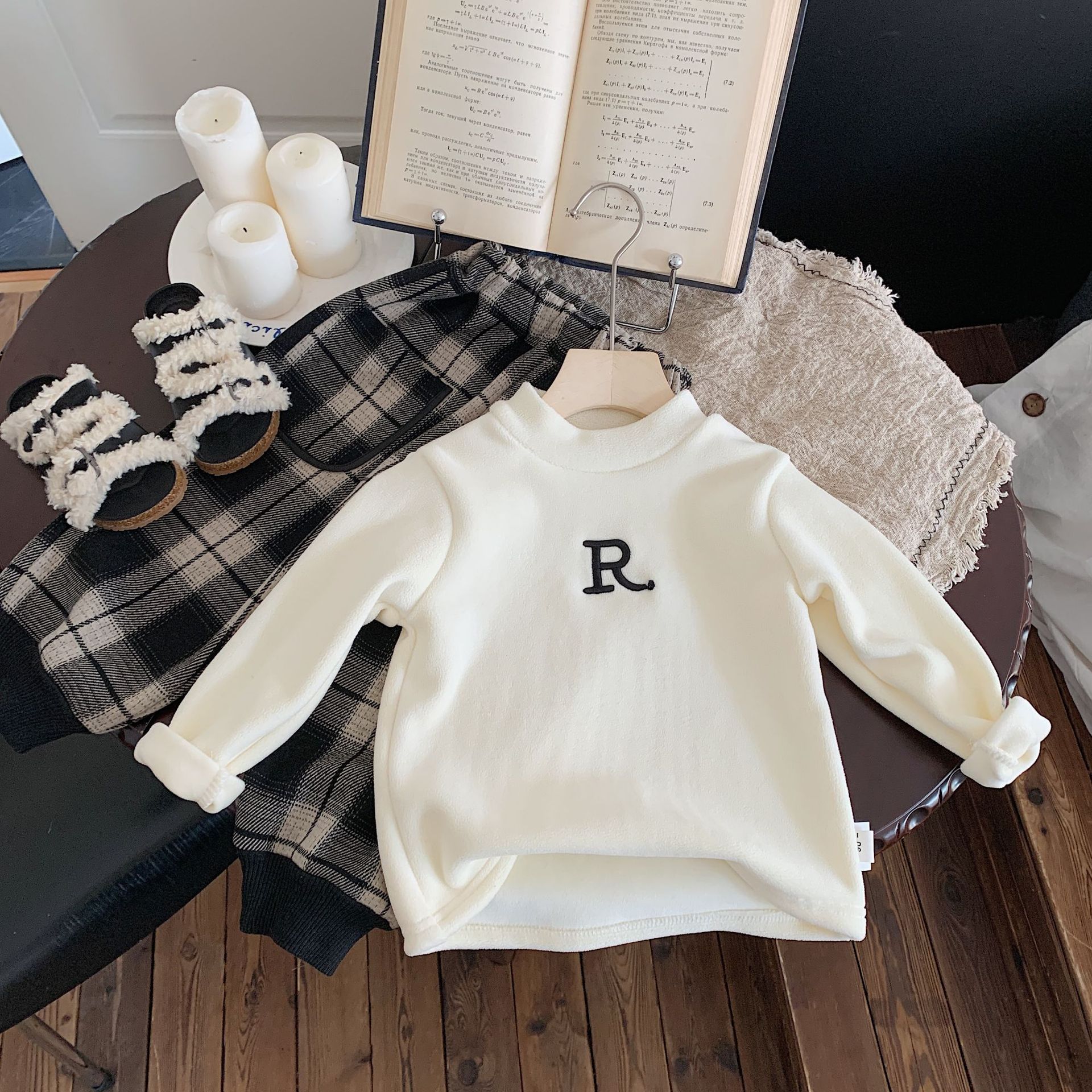 2023 Bangcheng Winter Korean Edition Men's Small and Medium School Children's Embroidered Letter Plush Bottom Fashion_voghion.com