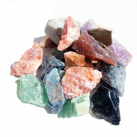 批发天然水晶原石 矿石鱼缸石儿童宝石毛料造景彩色石头小碎宝石