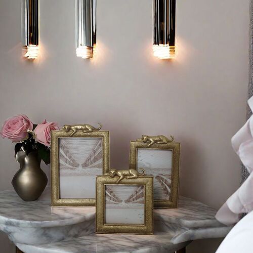 European photo frame, light luxury American European style bedroom table, high-end creative wedding photo frame, wedding photo frame