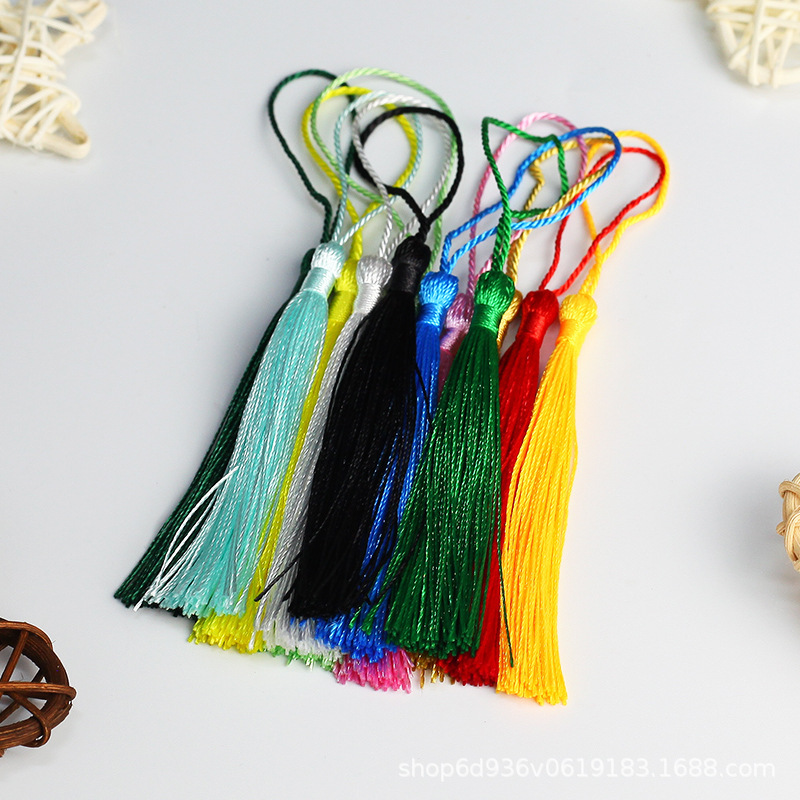Factory direct 90 silk vertical tassel wholesale small hanging spike red envelope gift box tassel spike headdress bookmark accessories Factory direct 90 silk vertical tassel wholesale small hanging spike red envelope gift box tassel spike headdress bookmark accessories