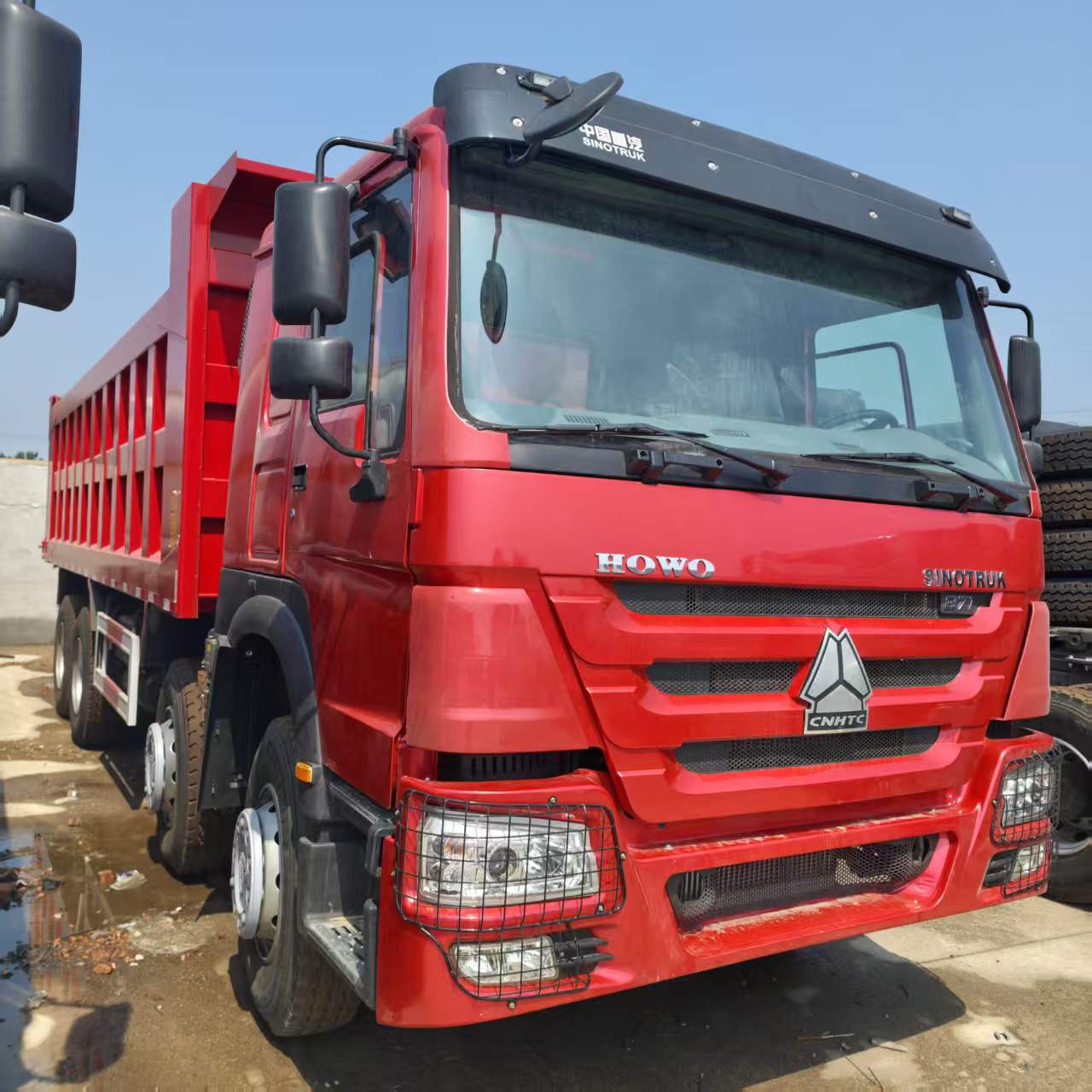 Sinotruk Howo 8x4 Dump Truck for Engineering Transport, Mining, Earth and Stone Transport, Export Tipper Truck