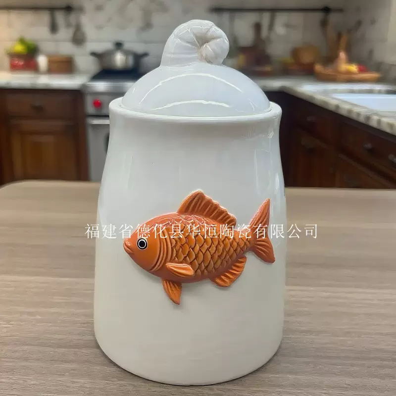 工厂定制陶瓷收纳罐浮雕小金鱼零食储存罐糖果干果创意陶瓷密封罐