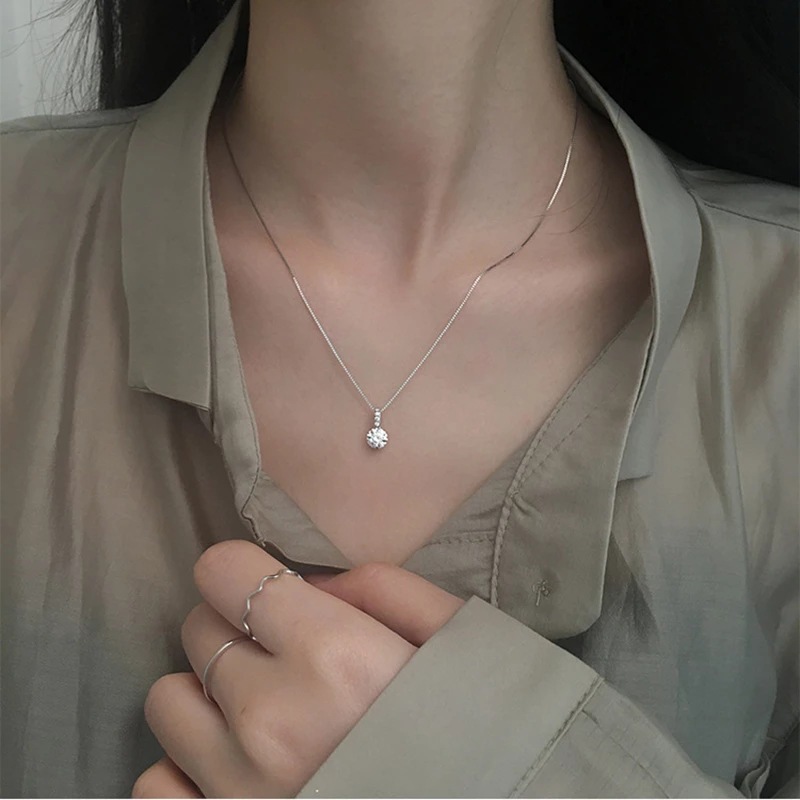 Pendentif Simple Avec Un Seul Collier De Diamant Clignotant Conception Niche Tempérament Clavicule Chaîne display picture 6