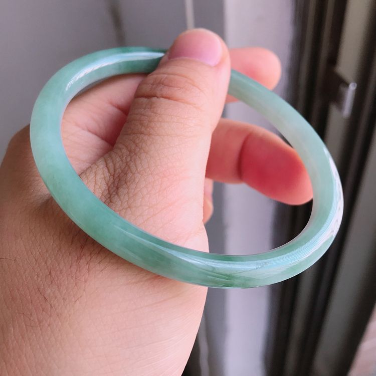 Vòng tay ngọc bích Miến Điện tự nhiên dáng tròn mỏng màu xanh trắng băng sáp chi tiết 6