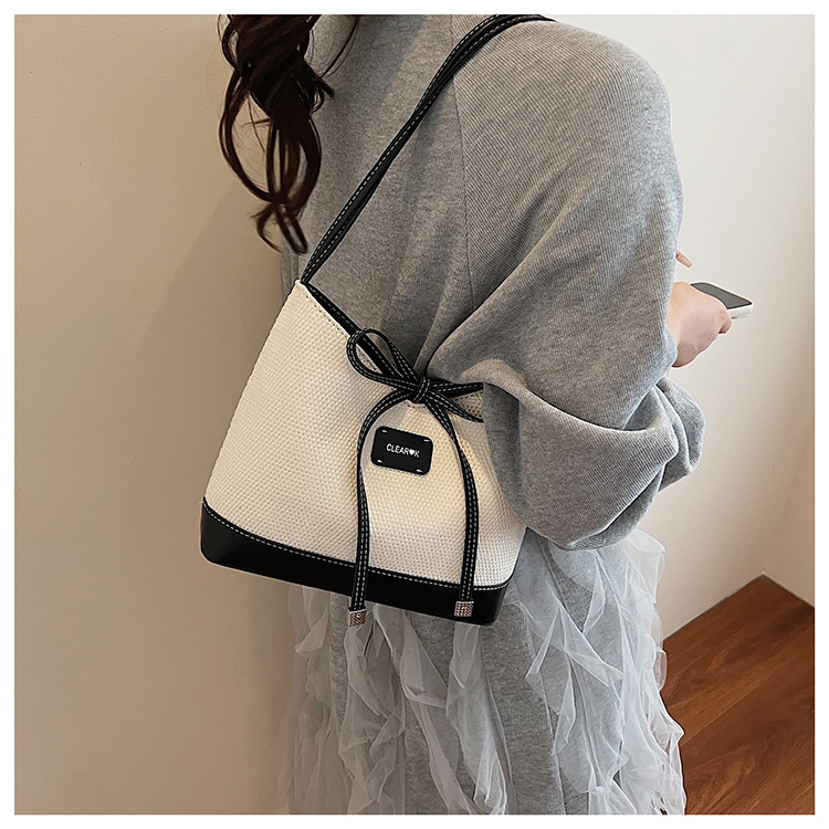 Simple and large-capacity tote bag for women 2025 new style in a two-color Korean-style casual underarm bag with a bow, fashionable and sweet undefined