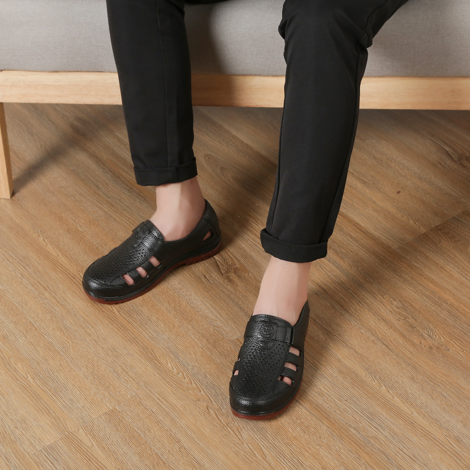 Summer Shoes Men's Breathable Hole Shoes Hollow Beach Shoes Casual Soft Sole Dad Shoes Ox-tendon Sole Baotou Sandals for Men