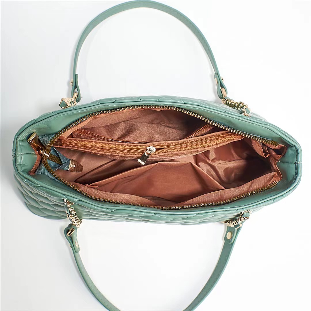 Femmes Grande Faux Cuir Couleur Unie Lingge Élégant Style Classique Fermeture Éclair Sac À Main display picture 1