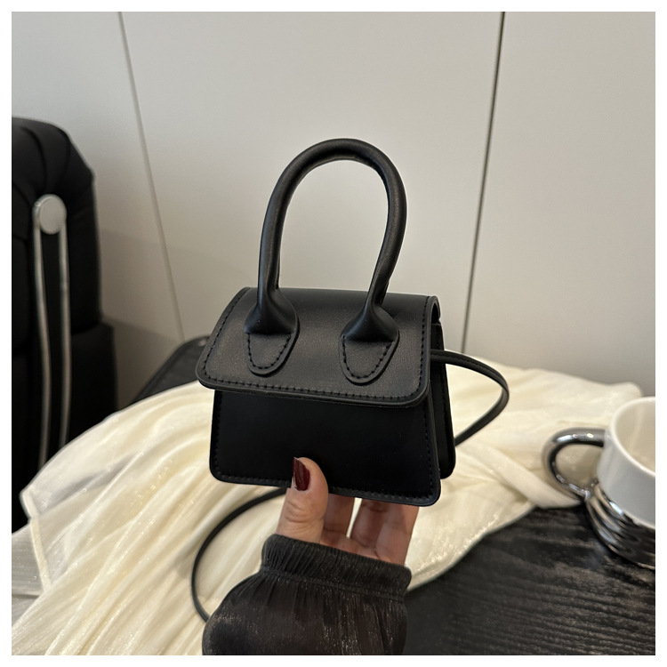 86g Weight Magnetic Buckle Closure Type Single Shoulder Strap, Top Handle Strap Type Shoulder Bag Bags Type Casual Occasion Pu Leather Material Solid Color Pattern All Seasons Season Women's Gender Streetwear Style Square Shape Small Size Women's Small Pu Leather Solid Color Streetwear Square Magnetic Buckle Shoulder Bag 15
