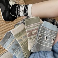 25年秋冬新品费尔岛卡通可爱撞色中筒百搭纯棉潮流袜子女诸暨袜子