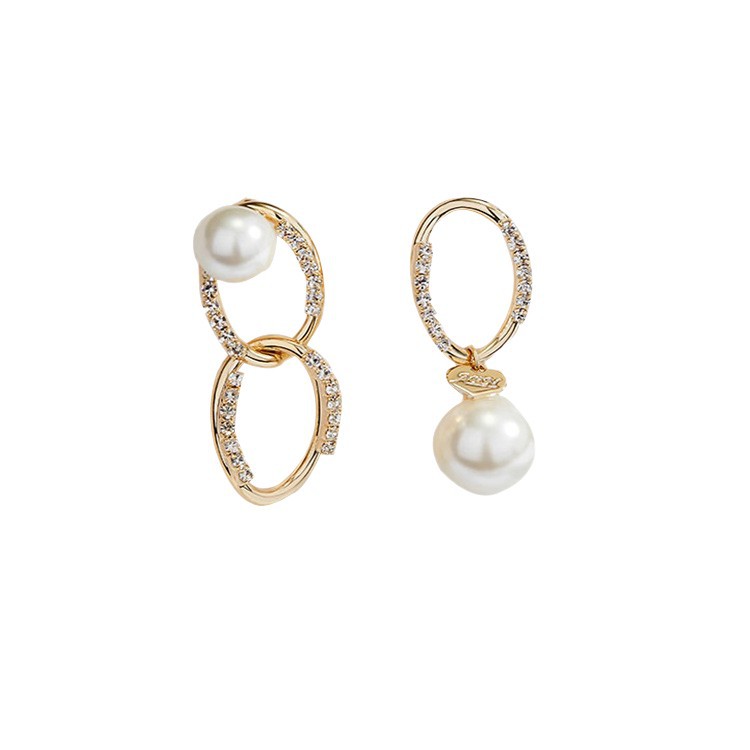 Pendientes de perlas asimétricos con cadena, estilo coreano de Dongdaemun, modernos, de personalidad de celebridad de internet, pendientes simples tipo stud.