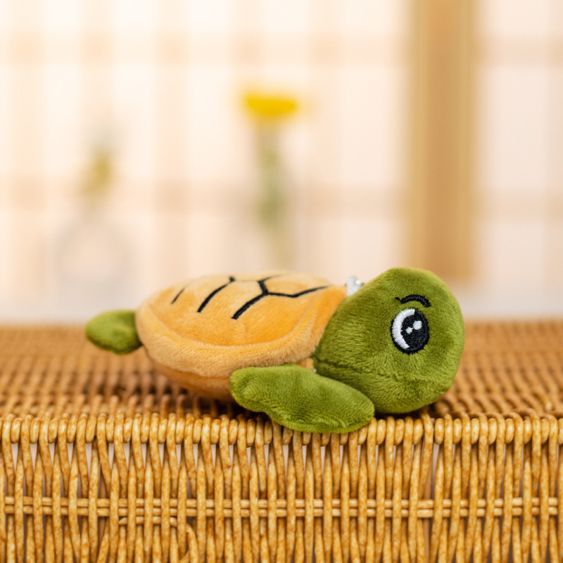 Llavero de peluche de tortuga marina multicolor de peluche corto y algodón PP