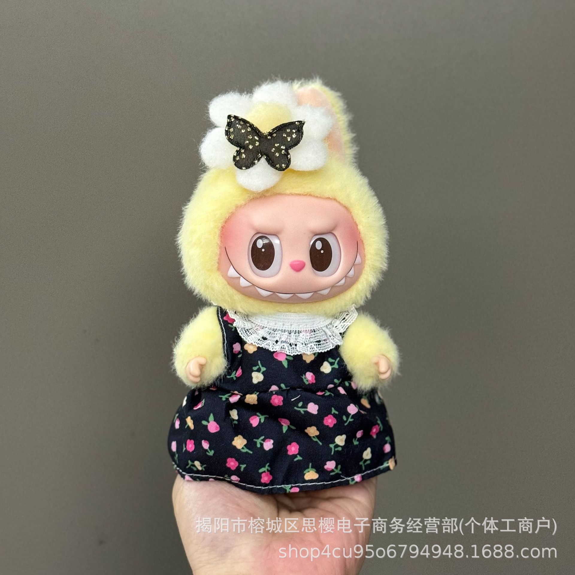 Solo la ropa es adecuada para la ropa de bebé Rabubu de 123 generaciones Labubu ropa colgante de 17cm muñeca traje de felpa falda