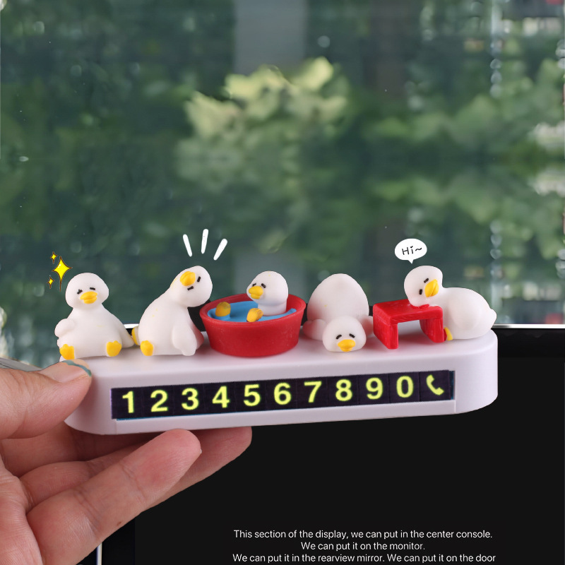 Lindo y cansado pato, pequeño pato blanco, tarjeta de estacionamiento de coche, consola central de coche de escritorio, decoración de pantalla de computadora