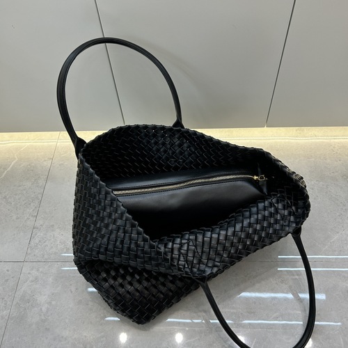 2024 Spring/Summer Cross-Border New Design Woven Vegetable Basket Bag, Large-Capacity Cowhide Tote Handbag for Women—Ideal for Export Business