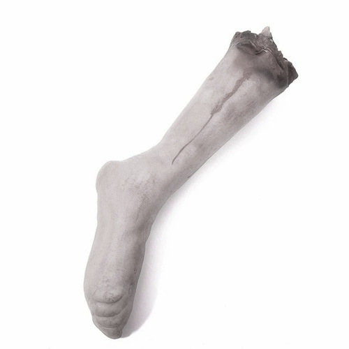 Halloween horror costumes, escape room, haunted house layout, bloody and bone-revealing simulated person with severed fingers, heads and feet