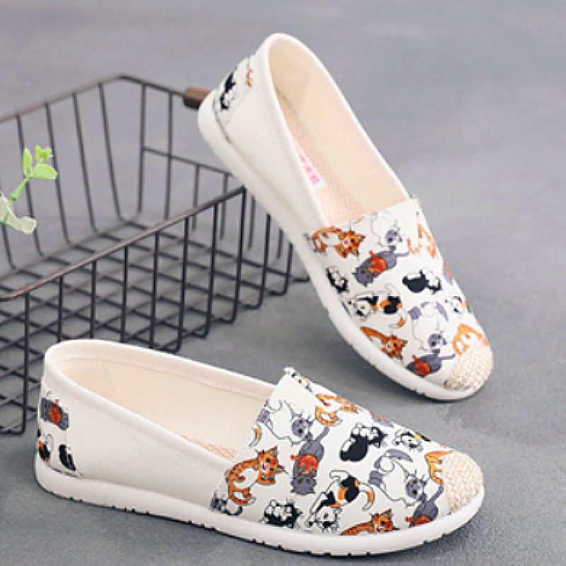 Primavera y verano nuevos zapatos de mujer zapatos de tela viejos de Beijing zapatos individuales zapatos de lona de celebridades de Internet casuales de mediana edad y ancianos zapatos de pescador de suela suave antideslizante