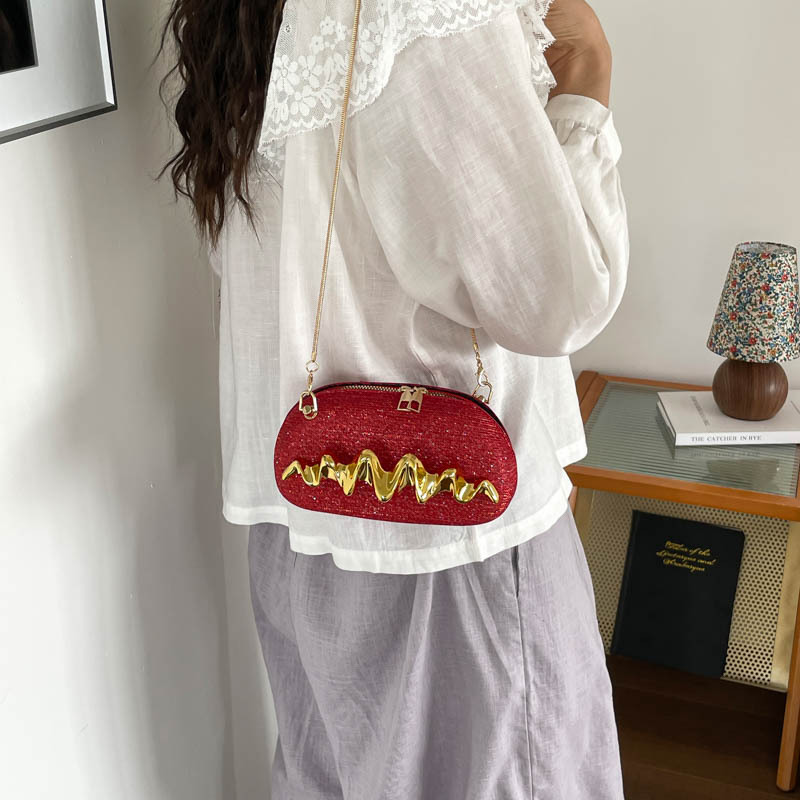 Bolsas de moda europeas y americanas de personalidad para mujeres verano 2026 nueva moda cadena bolsa de cena de moda moda moda bolsa de hombro de tramo inclinado