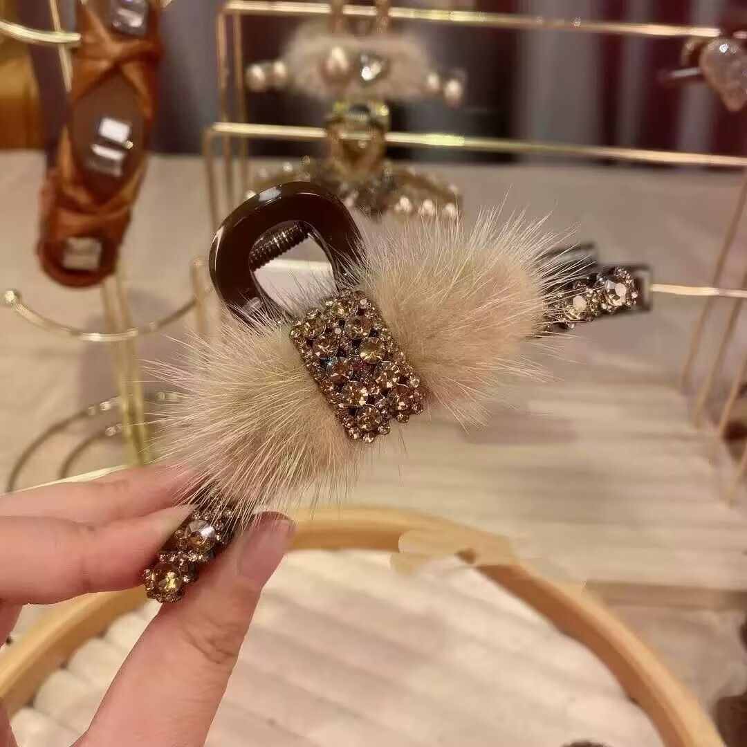 2026秋冬ミンクファー毛皮ヘアクリップ、高級感のある後頭部用大型シャーククリップ、ハート型キラキラ輝くダイヤモンド付き毛皮ヘアクリップ