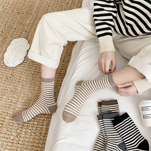Striped socks Women's mid-tube socks autumn and winter long tube pile socks Japanese ins fashion trend versatile outside wear students