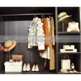 样板房女士衣帽间橙色咖色成组装饰主卧女鞋连衣裙女包组合