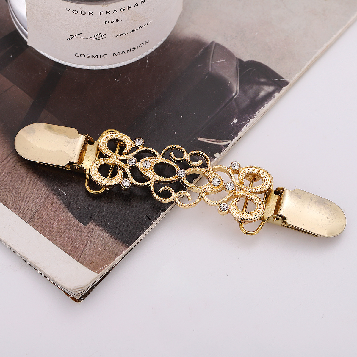 Europa y América retro aleación hueco flor hebilla broche de bronce hebilla mujeres suéter cardigan bufanda hebilla al por mayor