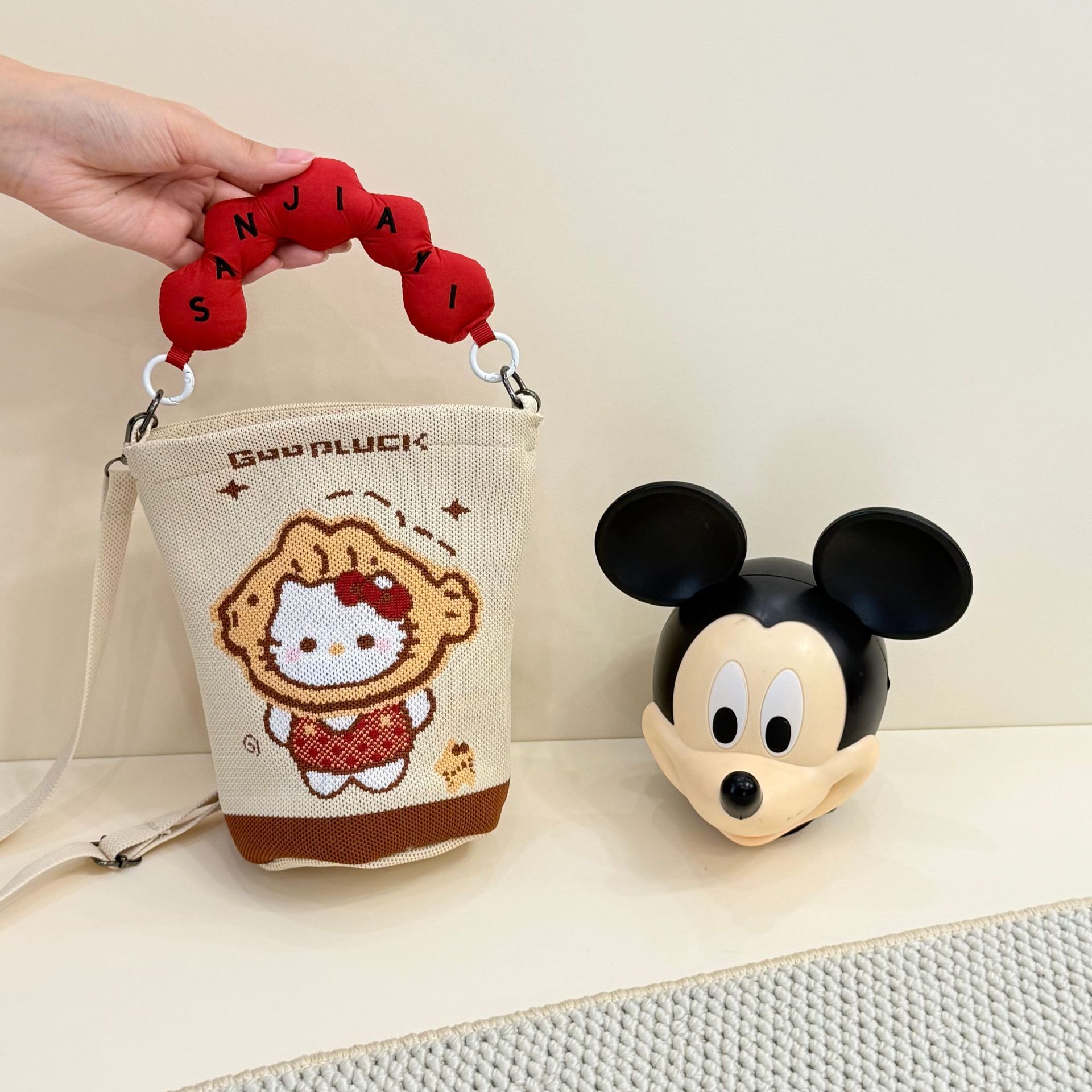 2026 primavera y verano nuevo bolso de cubo de pintura creativo portátil gran espacio de aire de dopamina alta sensación mochila