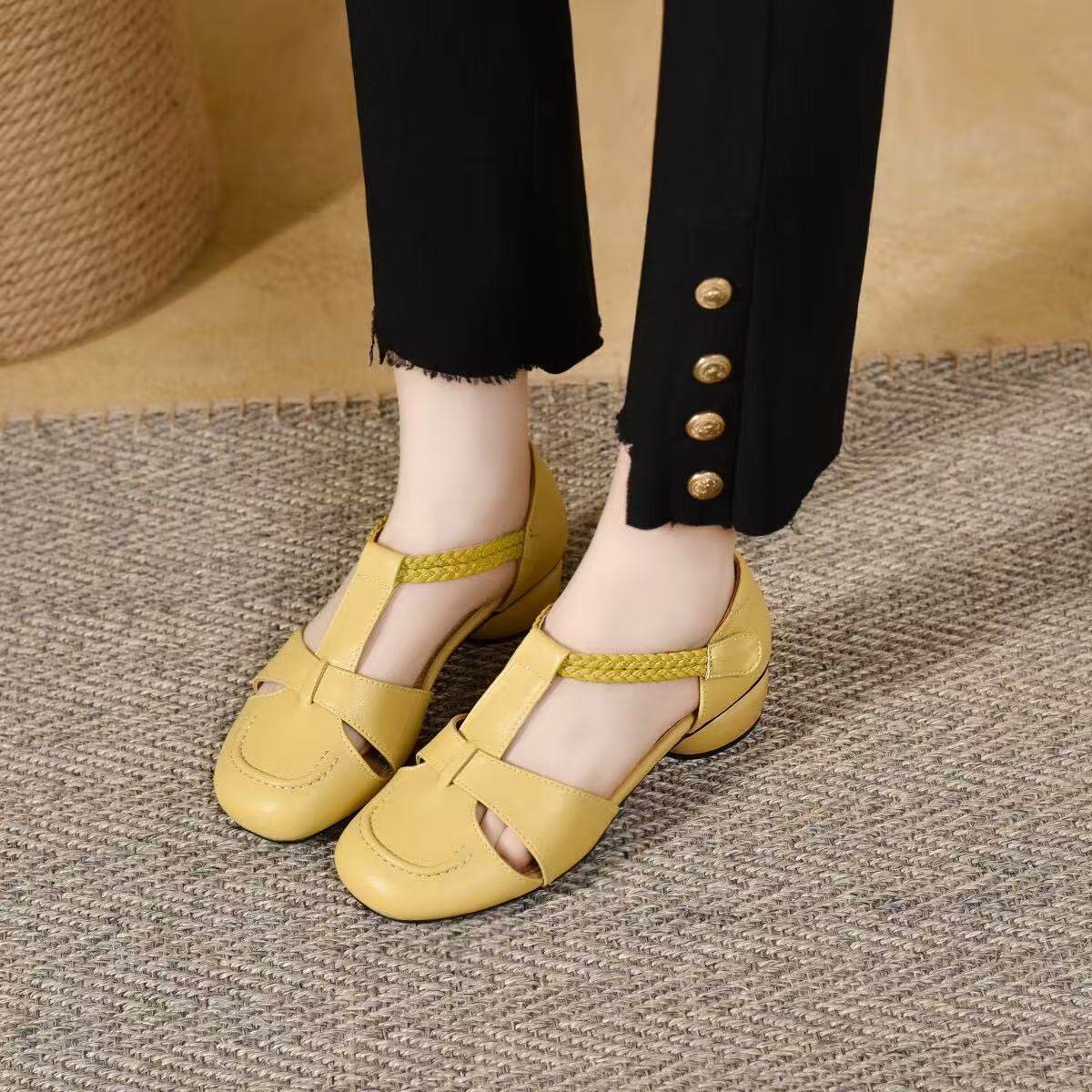 Dép sandal nữ da thật mũi tròn quai chữ V gót thấp chống trượt — màu be chi tiết 4