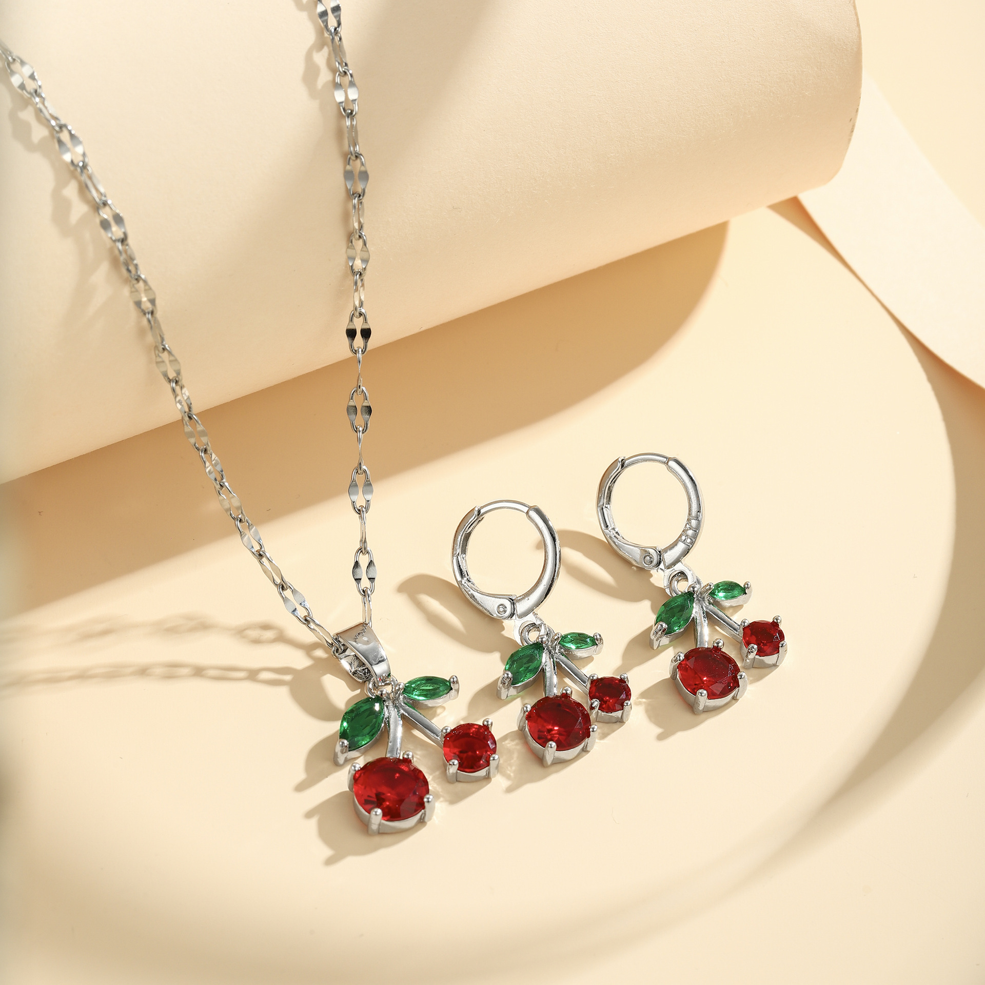Frutas serie de cobre chapado en oro, piedra de color, collares de diamante, pendientes, pendientes de moda, conjunto de joyería al por mayor