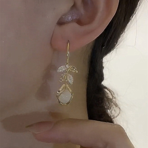 2024 Korean New Trend Leaf Cat's Eye Stone Ear Hook Fashion Earrings Unique Design Sense Charming Earrings for Women