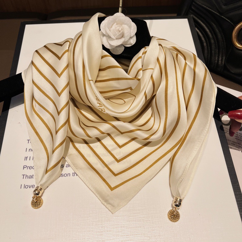 베이지와 그린 와이어 프레임-[마그네틱 새틴 스퀘어 스카프]]