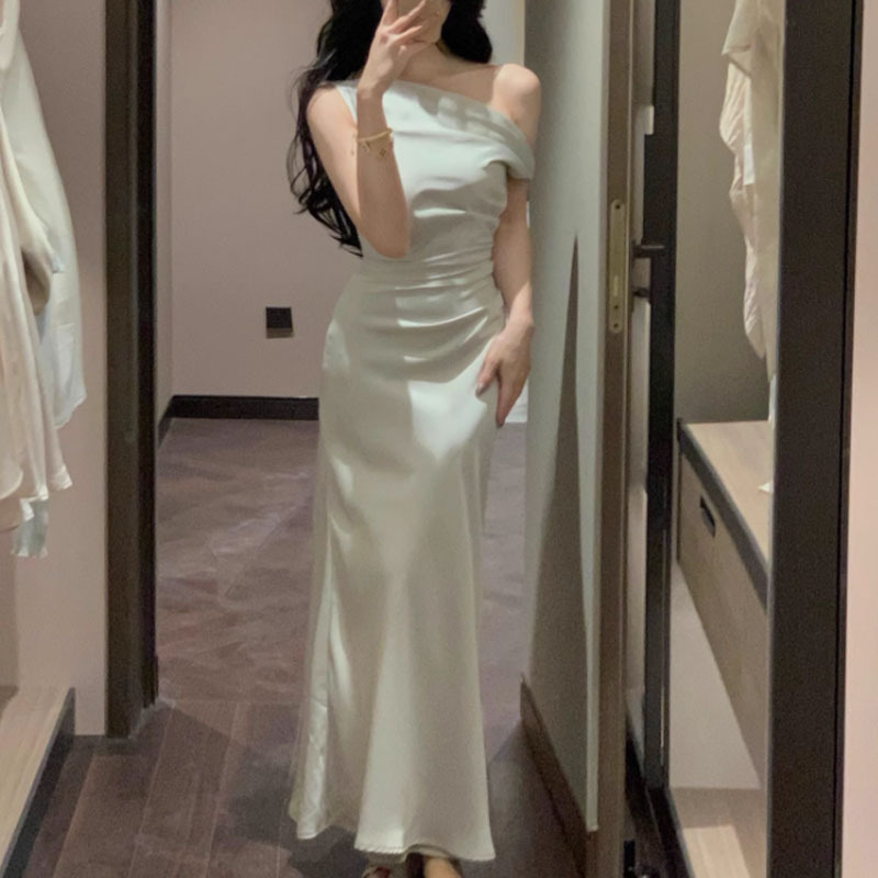 Roupas femininas Vestido de gola alta ombro a ombro estilo francês saia rabo de peixe cintura três cores verão 2024_voghion.com