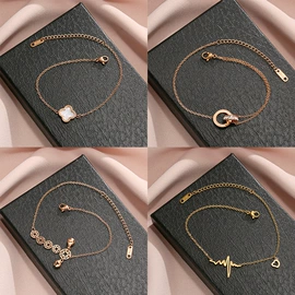 项链;戒指;手镯