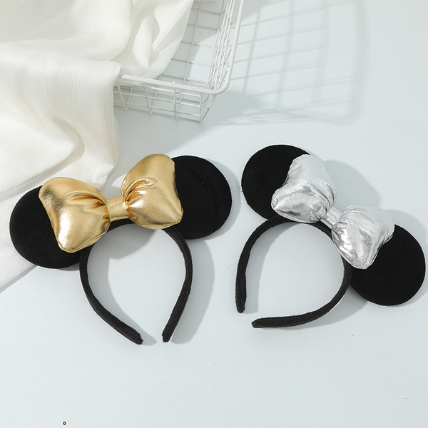 Cartoon cute hairgrip with bow