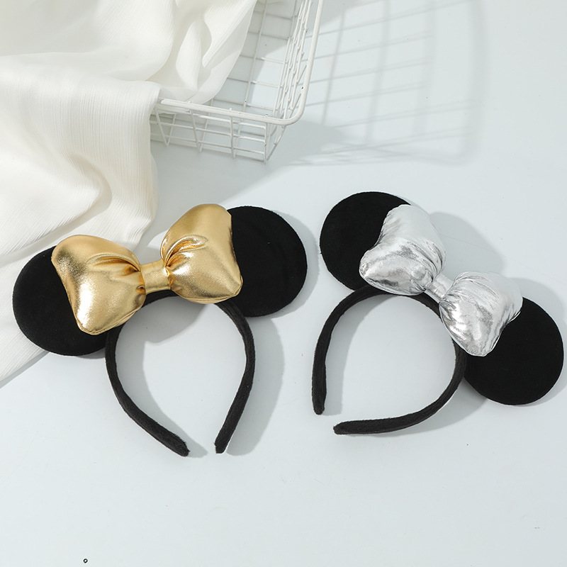 Cartoon cute hairgrip with bow