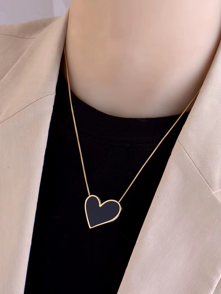 Holiday, Shopping Occasion Elegant Lady Heart Shape Titanium Steel Plating Pendant Necklace