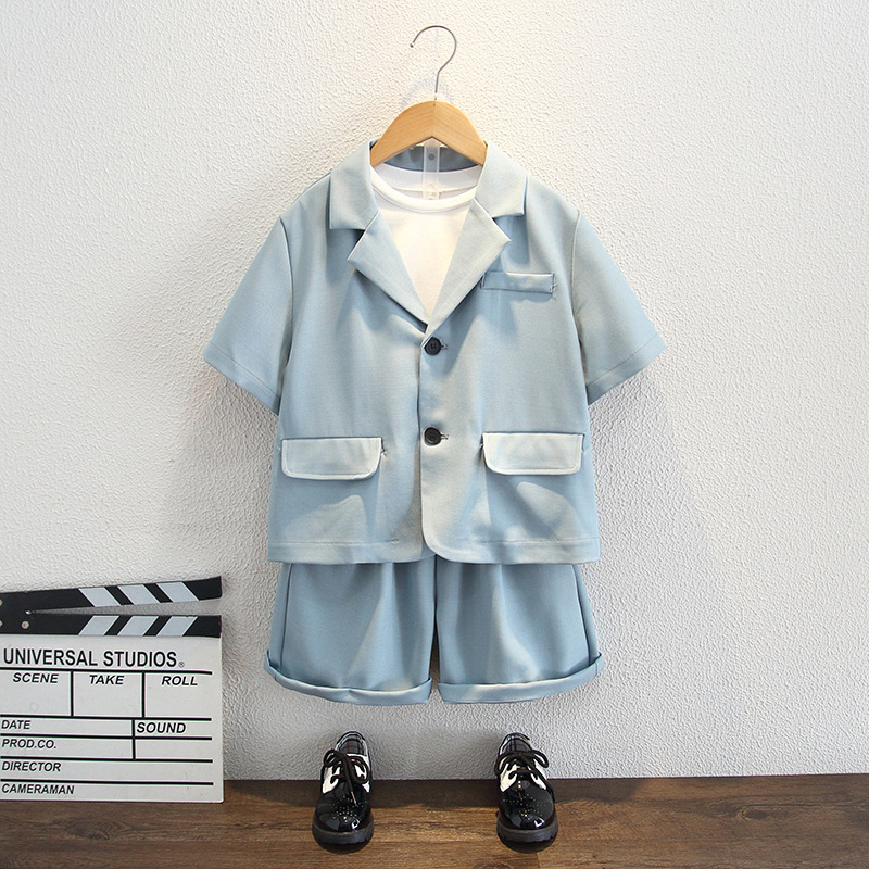 정장 + 반바지 + 반팔 T