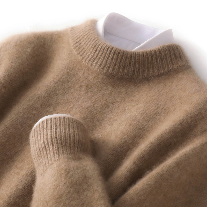 Demi-season woolen sweater