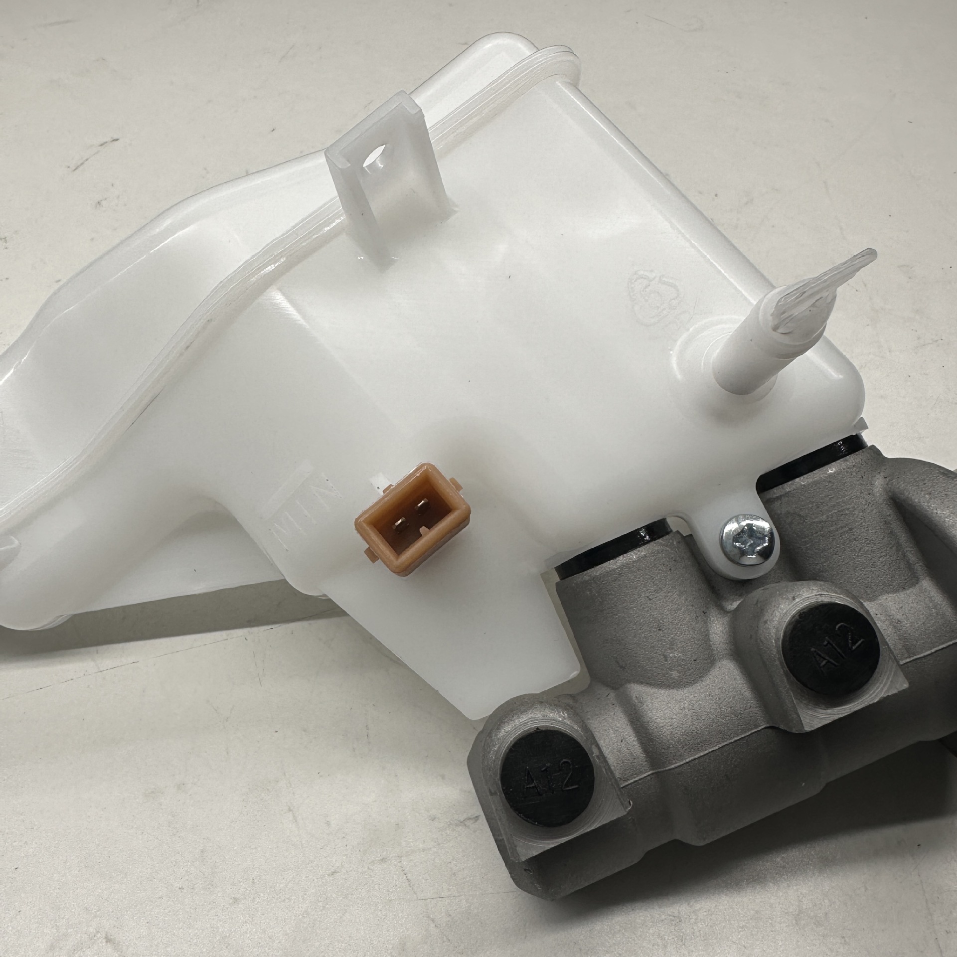 Suitable for Kia Soul Ii 2014-2018 Brake Master Cylinder 58510B2800 58510-B2800